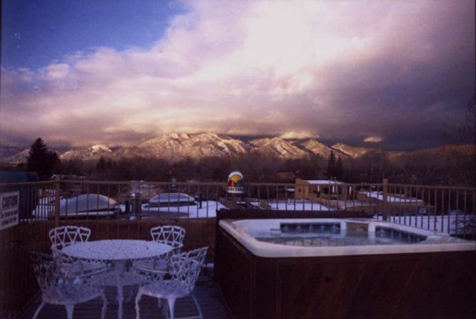 La Dona Luz Inn An Historic B&B Taos Exterior photo