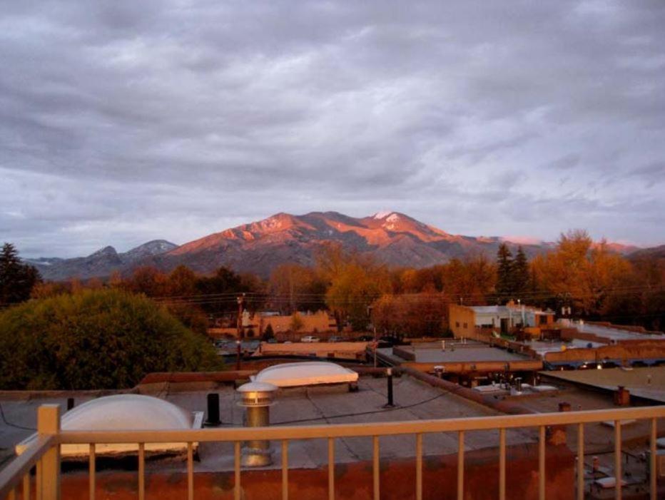 La Dona Luz Inn An Historic B&B Taos Exterior photo